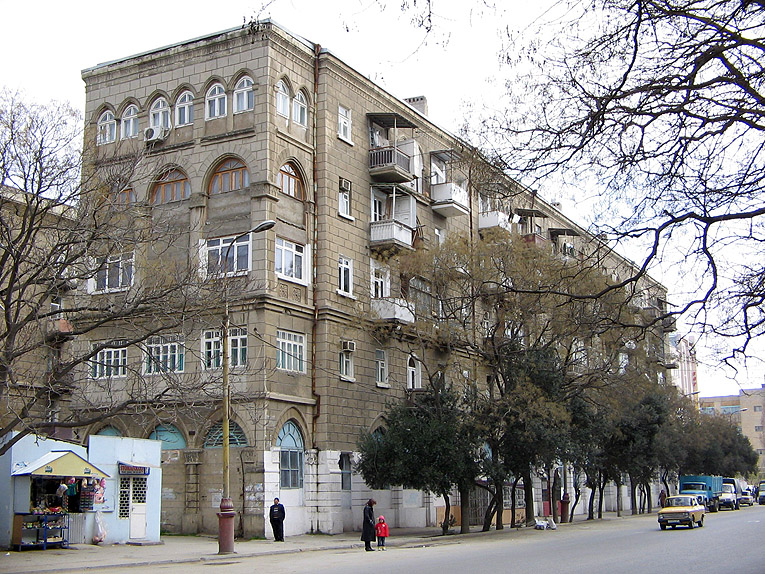 Баку баилово улица ханлара 10. Улица юсифа сафарова. Баку улица рылеева. Баку, ул. Араза, 8.